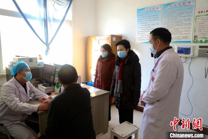 全國政協(xié)委員戴秀英：村醫(yī)越來越少，出路在哪？