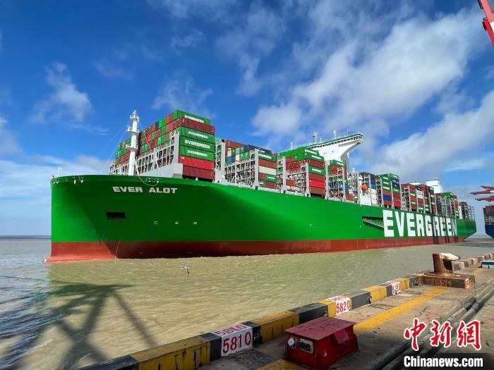 單船運能“天花板”不斷打破上海口岸“大船經濟”方興未艾