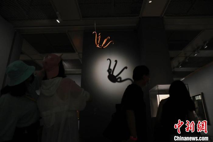 杜尚作品《帽架》。　張亨偉 攝