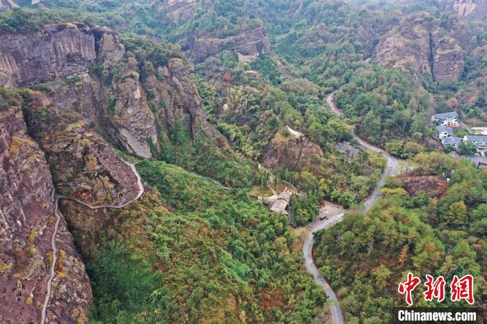 2022年龍虎山半程馬拉松鳴槍開跑。　劉志琨 攝