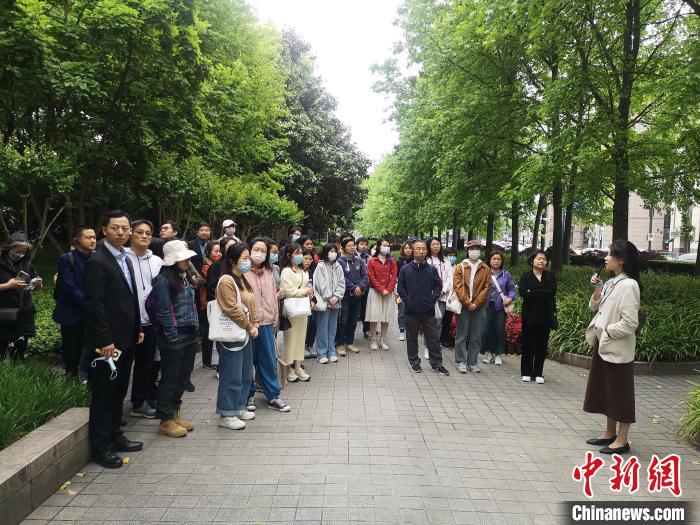 活動(dòng)現(xiàn)場(chǎng)?！》队畋?攝