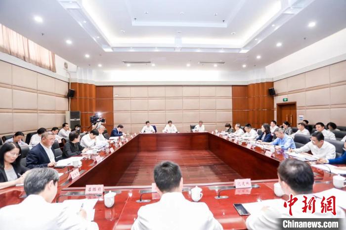 浙江召開統(tǒng)一戰(zhàn)線“凝心鑄魂強(qiáng)根基、團(tuán)結(jié)奮進(jìn)新征程”主題教育動(dòng)員會(huì)