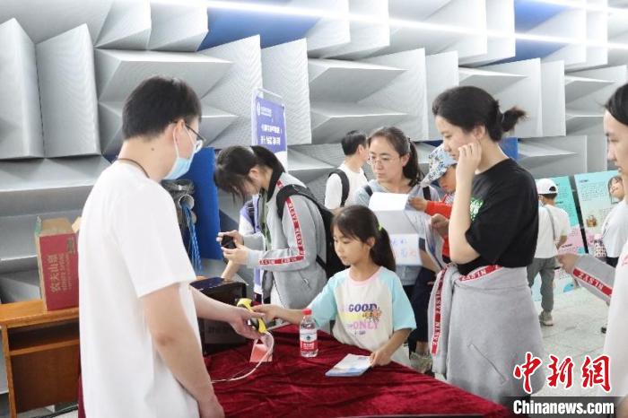 中科院聲學(xué)所公眾科學(xué)日活動(dòng)現(xiàn)場(chǎng)?！≈锌圃郝晫W(xué)所 供圖