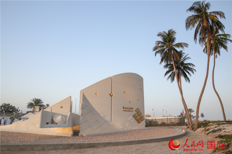 圖為位于阿曼塞拉萊市的鄭和紀(jì)念碑。人民網(wǎng)記者 任皓宇攝