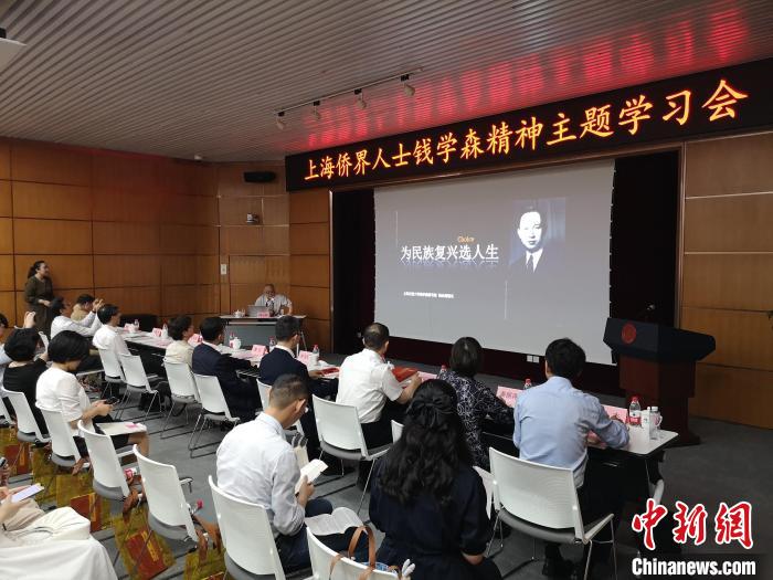 上海交通大學(xué)錢學(xué)森圖書館館長、錢學(xué)森之子錢永剛以“為民族復(fù)興選人生”為題作專題報告?！》队畋?攝