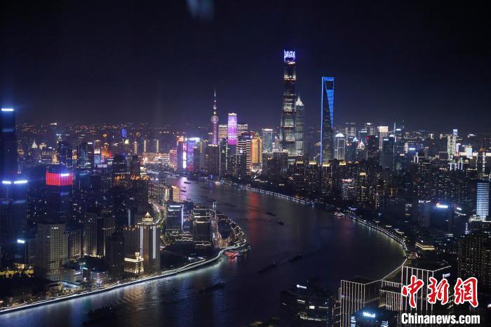 6月3日晚，鳥瞰上海黃浦江兩岸城市夜景?！∫罅⑶?攝