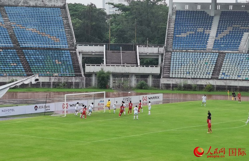 中國(guó)臺(tái)北隊(duì)門(mén)前風(fēng)聲鶴唳。人民網(wǎng)記者 李秉新攝