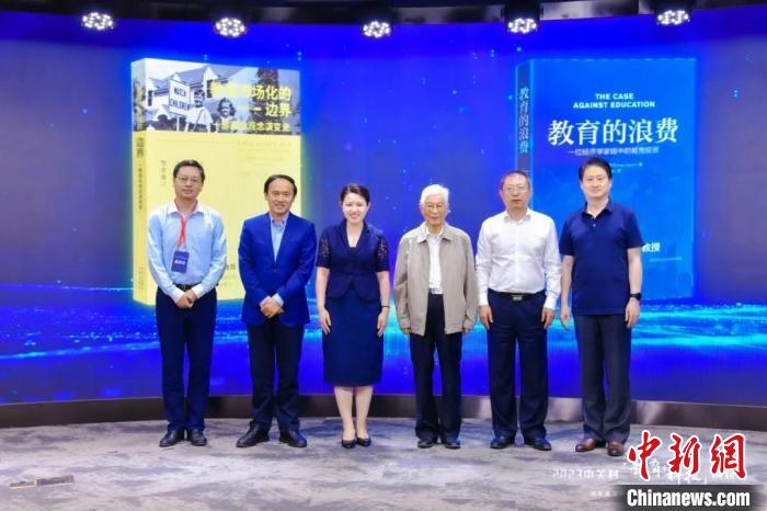 數(shù)智時(shí)代教育面臨怎樣的新機(jī)遇？專(zhuān)家：積極挖潛創(chuàng)新、謹(jǐn)慎應(yīng)對(duì)挑戰(zhàn)