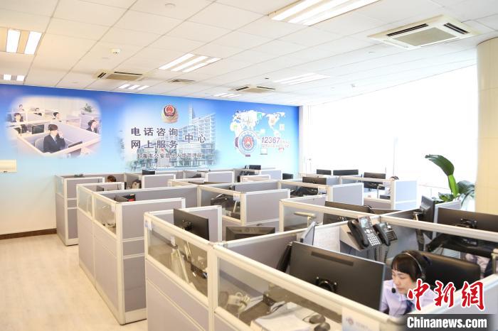 警方表示，自2023年1月9日至5月31日，上海出入境12367服務(wù)平臺(tái)還累計(jì)接處來電超15萬通?！∩虾Ｊ泄簿止﹫D