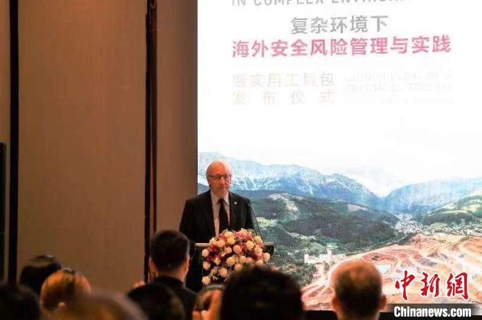 圖為紅十字國際委員會主席中國事務(wù)個(gè)人特使、東亞地區(qū)代表處主任蒂埃里·梅拉致辭?！〖t十字國際委員會供圖