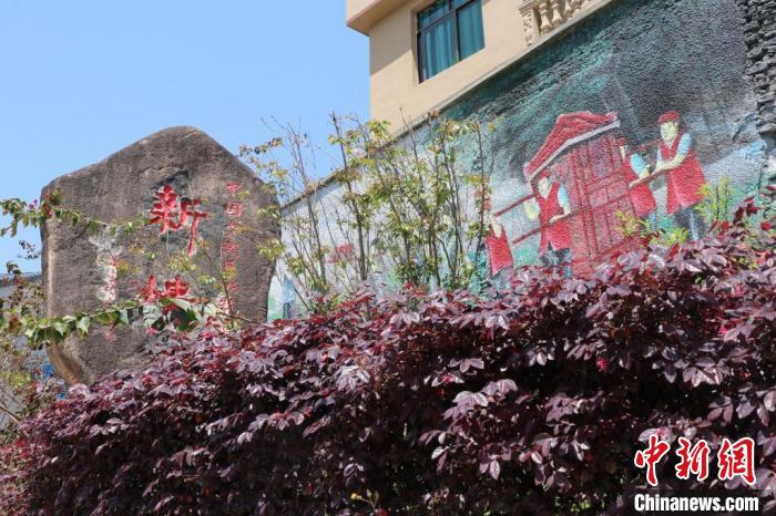 臺(tái)灣上趣開新團(tuán)隊(duì)改造蕉城區(qū)八都鎮(zhèn)新樓村時(shí)融入畬族元素?！●易訌?qiáng) 供圖