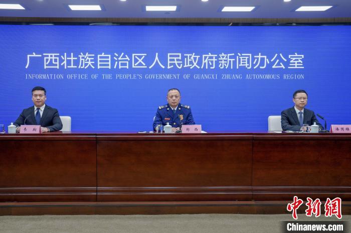 圖為發(fā)布會(huì)現(xiàn)場(chǎng)?！⊥跻哉?攝