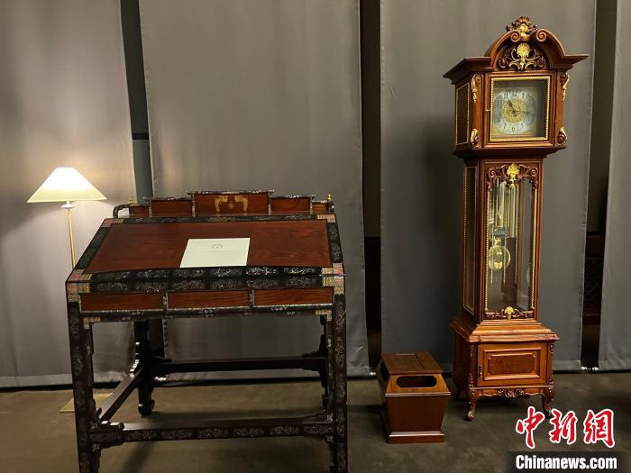 圖為春秋館展覽陳設(shè)的青瓦臺家具?！⑿?攝