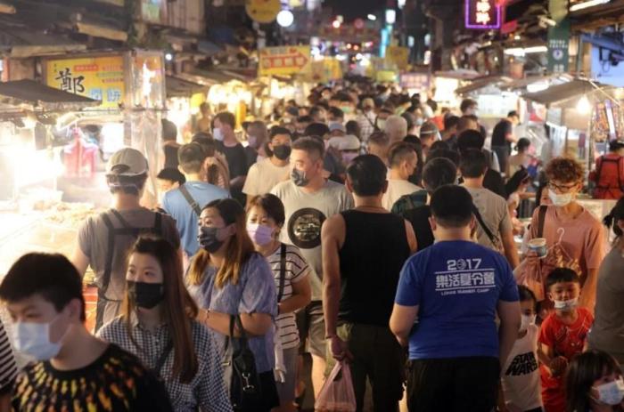 冰粉、雙皮奶、螺螄粉……臺(tái)網(wǎng)友發(fā)帖：臺(tái)灣街頭越來越多大陸小吃