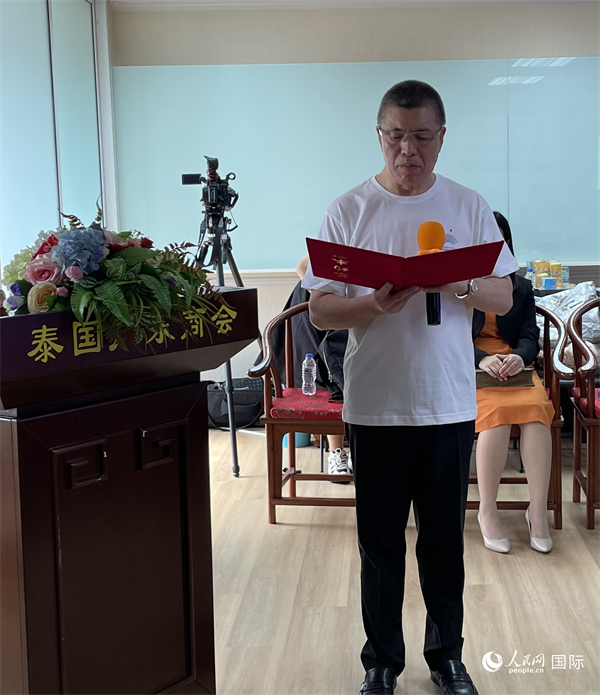 泰國浙江商會(huì)會(huì)長(zhǎng)祁曉云受泰國華僑華人和駐泰各級(jí)商會(huì)機(jī)構(gòu)委托發(fā)出倡議，華僑華人群體將積極助力亞運(yùn)會(huì)舉行。人民網(wǎng)記者 劉慧攝