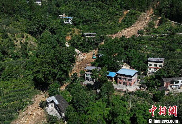 圖為航拍重慶萬州救援現(xiàn)場(chǎng)?！￡惓?攝