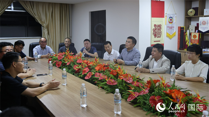 與會代表進(jìn)行座談交流。（人民網(wǎng)記者  時(shí)元皓攝）