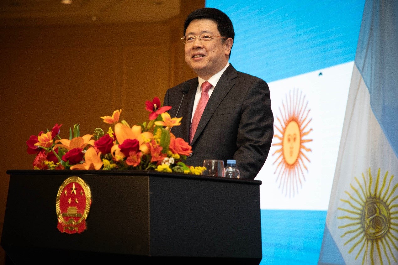 中國(guó)駐阿根廷大使鄒肖力致辭。中國(guó)駐阿根廷大使館供圖