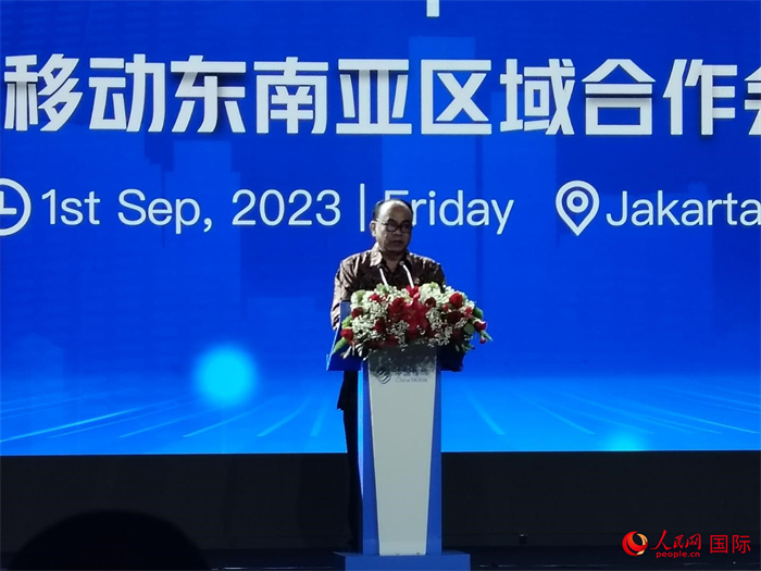 印尼通訊與信息技術(shù)部長(zhǎng)布迪·阿里·賽蒂亞迪致辭。人民網(wǎng)記者 李培松攝