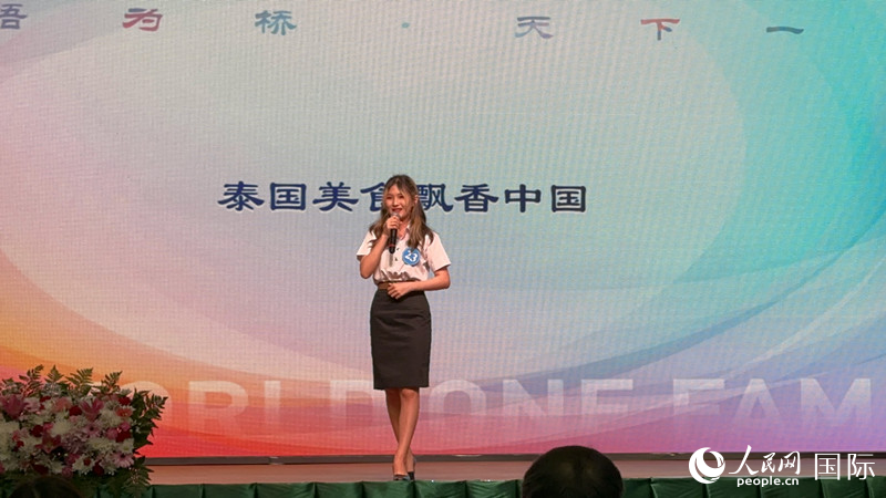 榮獲世界大學(xué)生中文比賽亞洲冠軍的泰國選手。人民網(wǎng)記者 孫廣勇攝