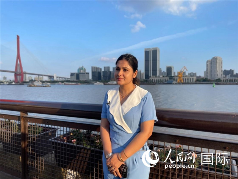 孟加拉國(guó)Channel24電視頻道主持人伊斯拉特·阿敏在上海市楊浦濱江接受采訪。 人民網(wǎng)記者 張榮攝