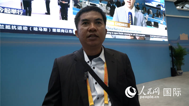 印尼《辛加朗綜合日報》記者班邦·蘇利斯提奧（Bambang Sulistio）與記者交談。人民網(wǎng) 楊春燕攝