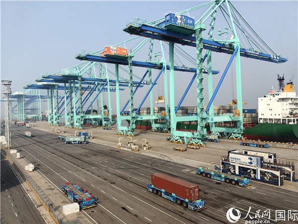 天津港北疆港區(qū)C段智能化集裝箱碼頭。人民網(wǎng)記者 符園園攝