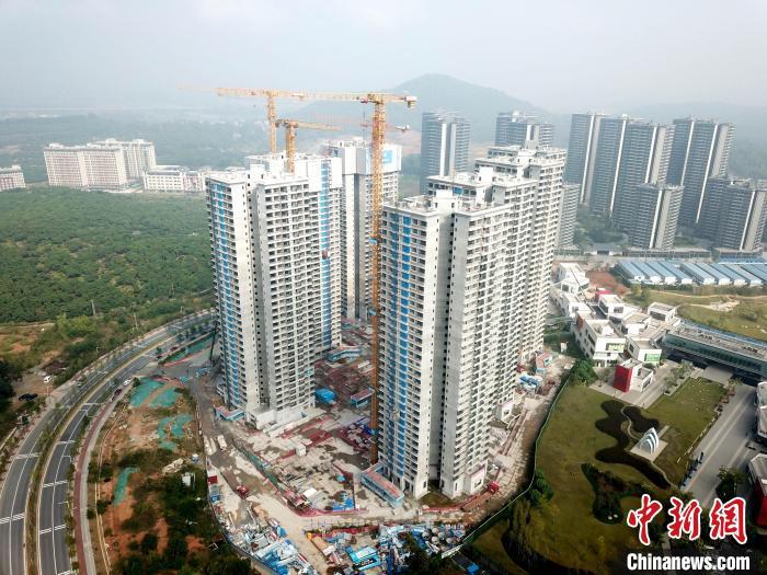 廣州一在建樓盤。 范少鵬 攝