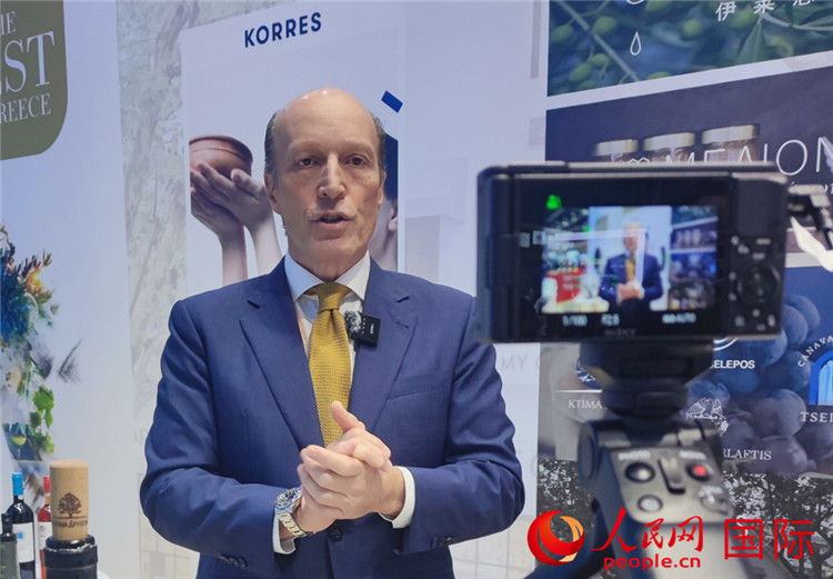 希華集團創(chuàng)始人兼首席執(zhí)行官甘德密先生接受采訪。人民網(wǎng) 殷韜攝