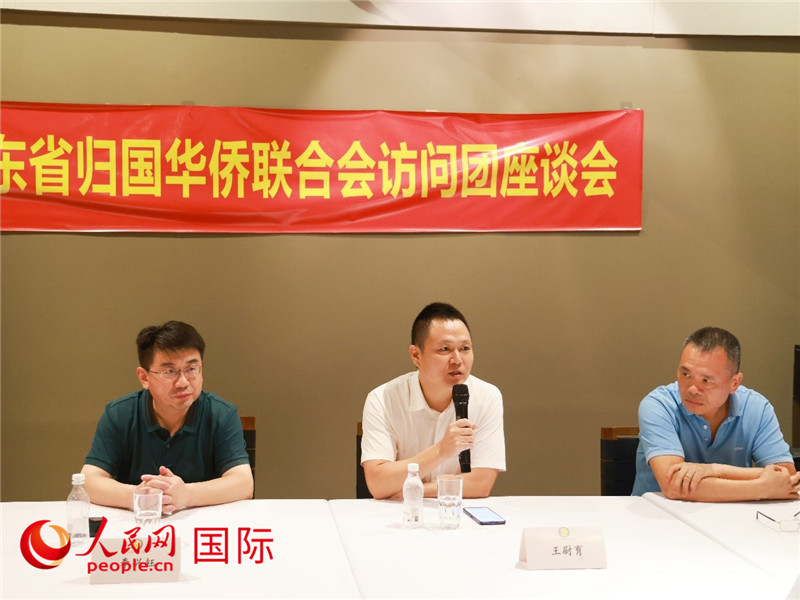 中國駐里約總領(lǐng)館副總領(lǐng)事王尉育（中）在座談會上致辭。人民網(wǎng)記者 陳海琪攝