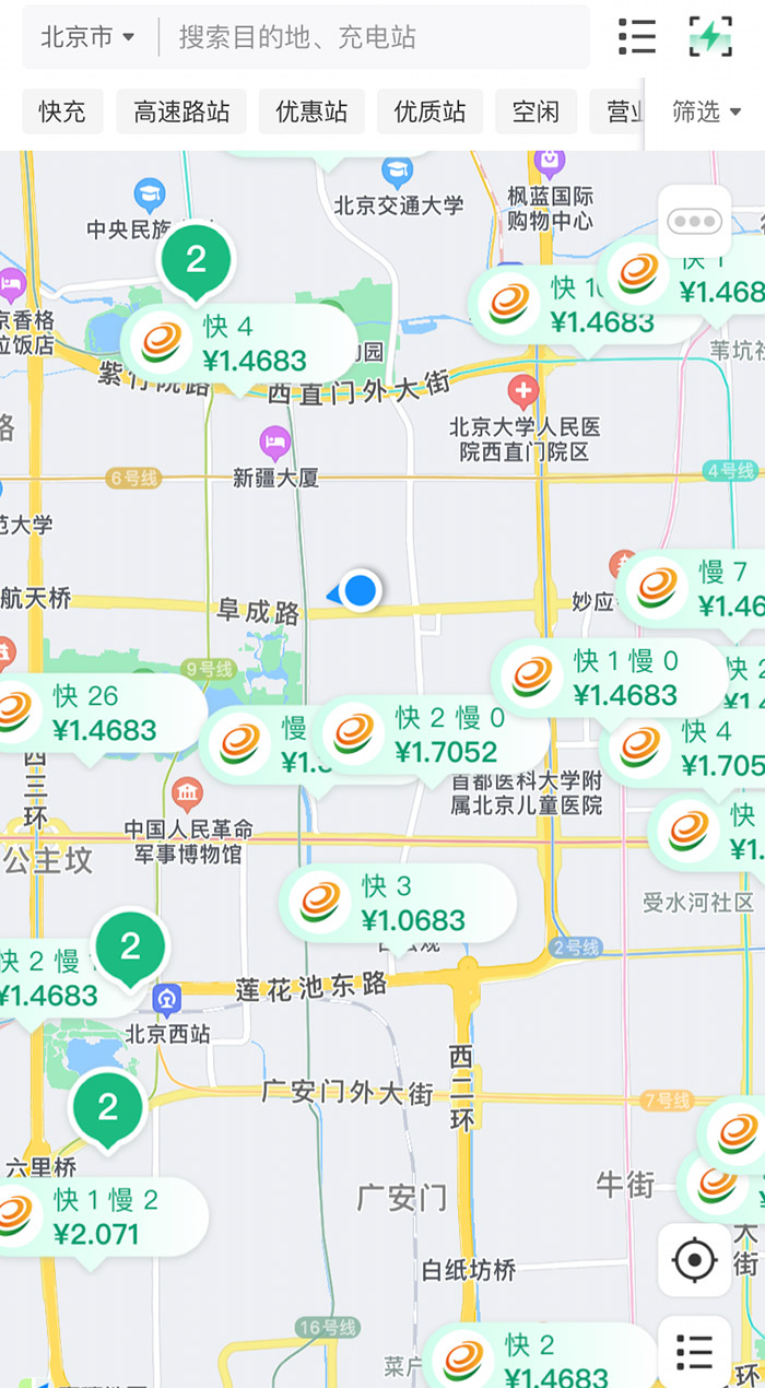 中新財(cái)經(jīng)查詢相關(guān)充電APP發(fā)現(xiàn)，電價(jià)平峰時(shí)段，快充樁的價(jià)格普遍在1.4元度左右。
