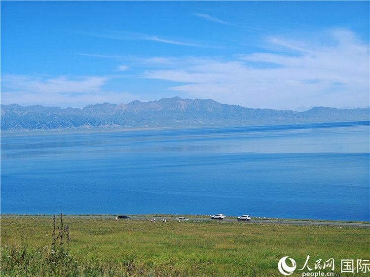新疆賽里木湖景區(qū)風(fēng)光。人民網(wǎng)記者 劉潔妍攝