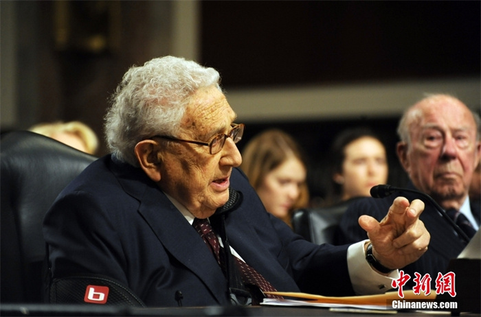 基辛格當(dāng)?shù)貢r(shí)間2015年1月29日在華盛頓出席國(guó)會(huì)聽(tīng)證會(huì)時(shí)闡述了他對(duì)中國(guó)崛起的看法。<a target='_blank' href='/' _fcksavedurl='/'><p  align=