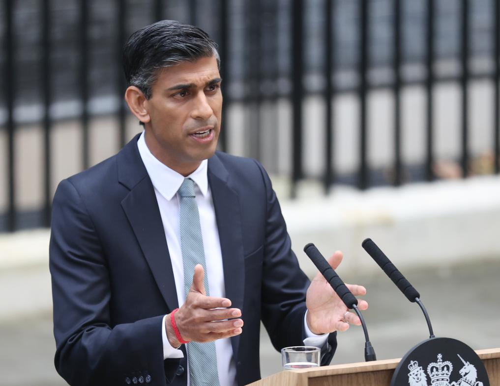 2022年10月25日，里希·蘇納克在英國倫敦唐寧街10號首相府前發(fā)表講話。新華社記者李穎攝