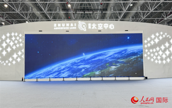 珠海太空中心是珠海市為發(fā)揮中國航展品牌效應(yīng)和帶動效應(yīng)而打造的“永不落幕的航展”。人民網(wǎng)記者 張麗鷗攝