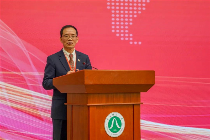 國務院學位委員會區(qū)域國別學學科評議組秘書長、浙江師范大學非洲研究院（非洲區(qū)域國別學院）院長劉鴻武致辭。主辦方供圖