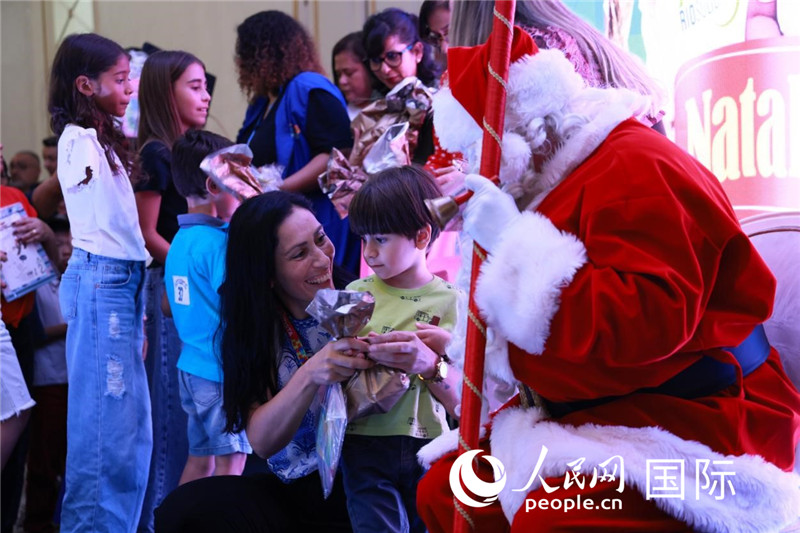 捐贈(zèng)活動(dòng)現(xiàn)場(chǎng)。人民網(wǎng)記者宋亦然攝