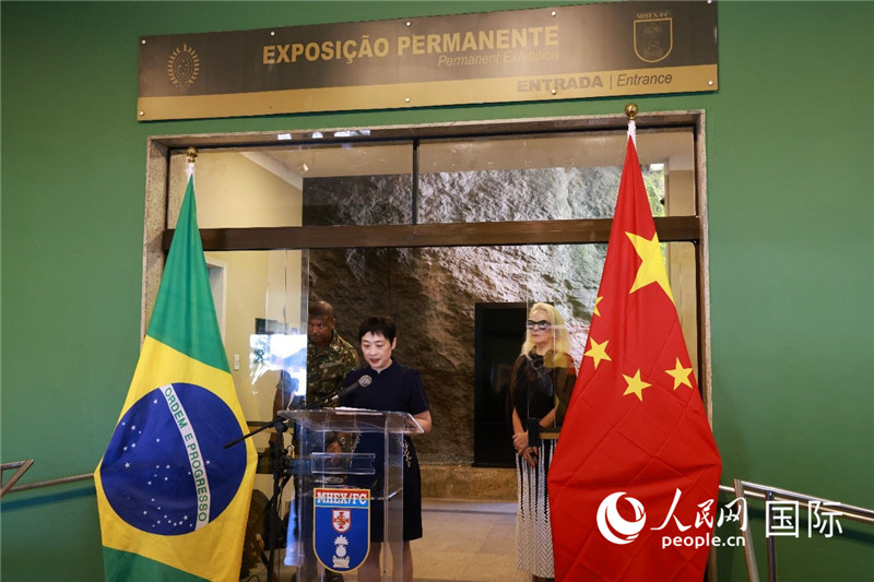 中國駐里約總領事田敏在攝影展開幕式上致辭。 人民網記者 陳海琪攝