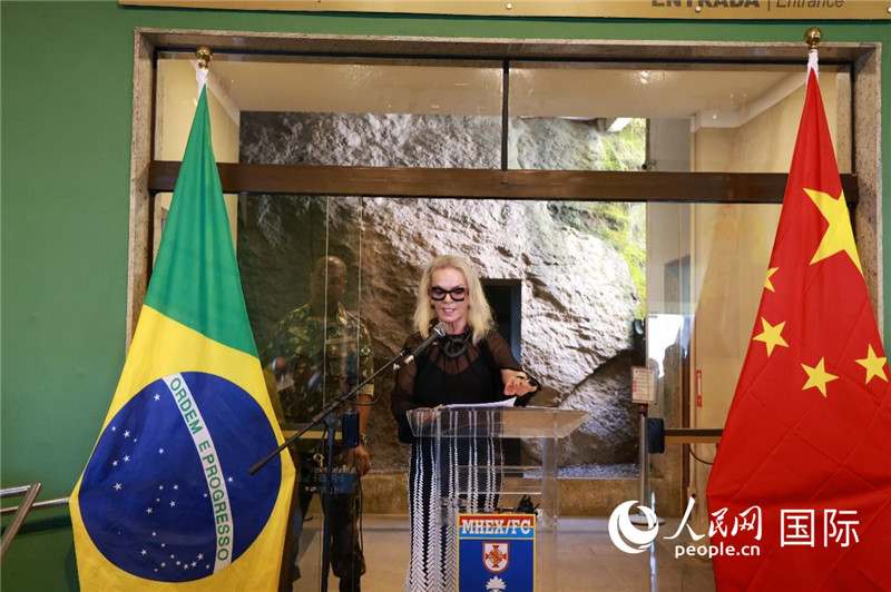 山河文化促進中心執(zhí)行總裁瑪西婭·梅爾基奧爾在攝影展開幕式上致辭。 人民網記者 陳海琪攝