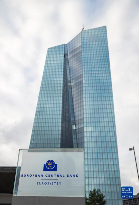 這是12月14日在德國(guó)法蘭克福拍攝的歐洲央行大樓。新華社記者 張帆 攝