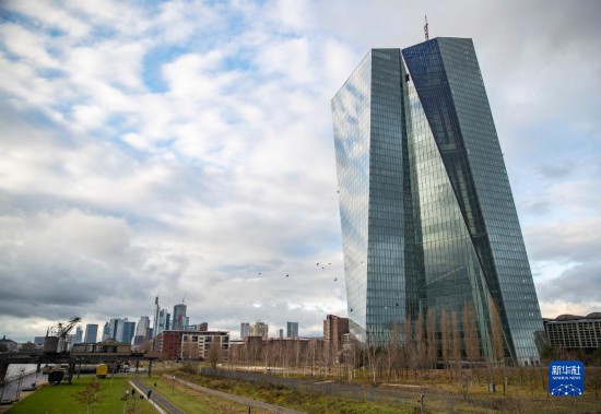 這是12月14日在德國(guó)法蘭克福拍攝的歐洲央行大樓。新華社記者 張帆 攝