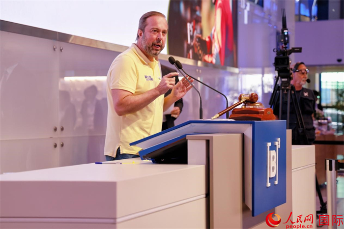 巴西礦產(chǎn)和能源部部長(zhǎng)亞歷山大·西爾維拉發(fā)表致辭。人民網(wǎng)記者 宋亦然攝