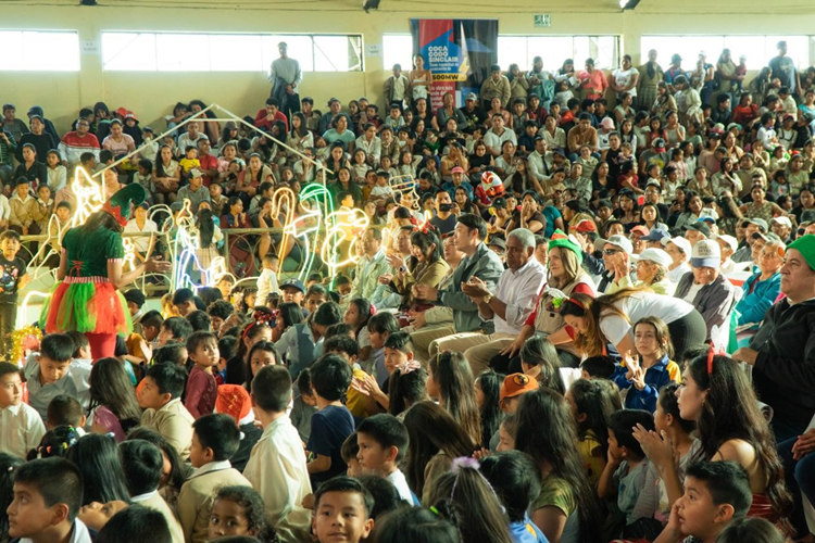 捐贈(zèng)儀式在埃爾查科市中心的體育館舉行。中國電建厄瓜多爾代表處提供圖