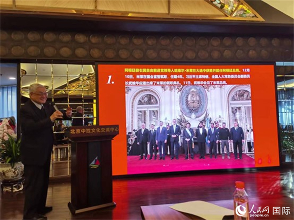 中國社會(huì)科學(xué)院榮譽(yù)學(xué)部委員、研究員徐世澄就評(píng)選結(jié)果進(jìn)行點(diǎn)評(píng)。人民網(wǎng)記者 魯揚(yáng)攝