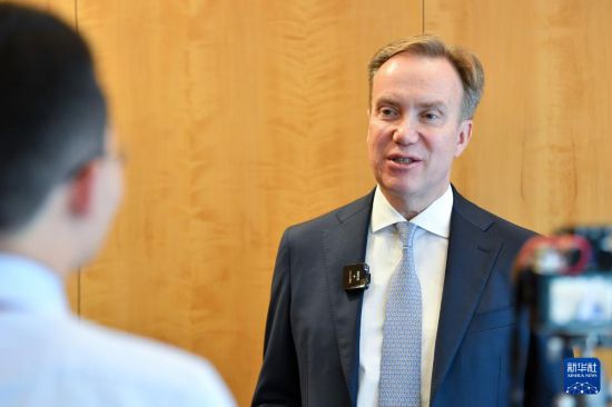 1月9日，在瑞士日內(nèi)瓦，世界經(jīng)濟(jì)論壇總裁博爾格·布倫德接受新華社記者專(zhuān)訪(fǎng)。新華社記者 連漪 攝