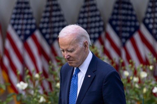 2023年4月24日，美國總統(tǒng)拜登在首都華盛頓白宮出席活動(dòng)。新華社發(fā)（亞倫攝）