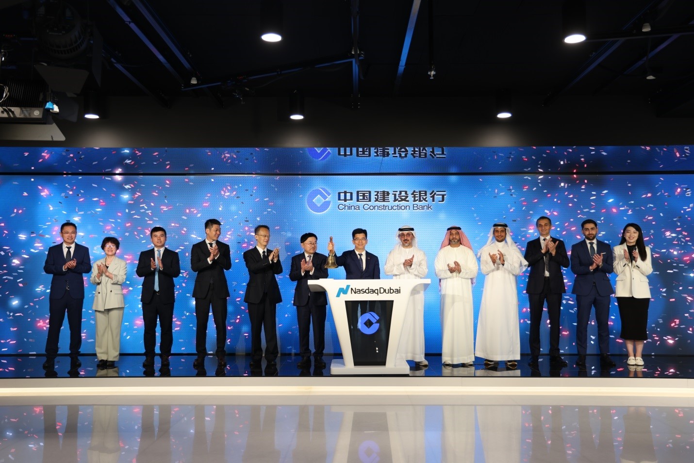 綠色債券上市儀式現(xiàn)場。人民網(wǎng)實習(xí)生 滕婧含攝