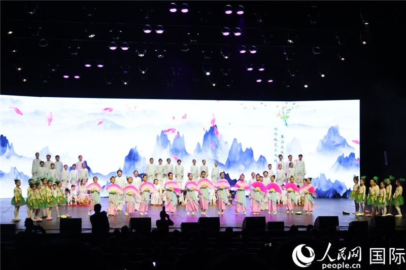 《四季詩韻》童聲詩朗誦表演。人民網(wǎng)記者 任皓宇攝