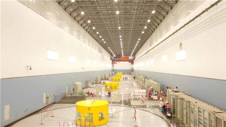 卡魯瑪水電站發(fā)電機(jī)組。王劍攝