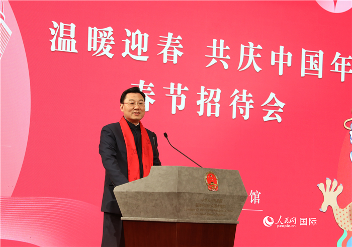 中國(guó)駐美國(guó)大使謝鋒發(fā)表致辭，向全體在美同胞致以親切問候。人民網(wǎng)記者 李志偉攝